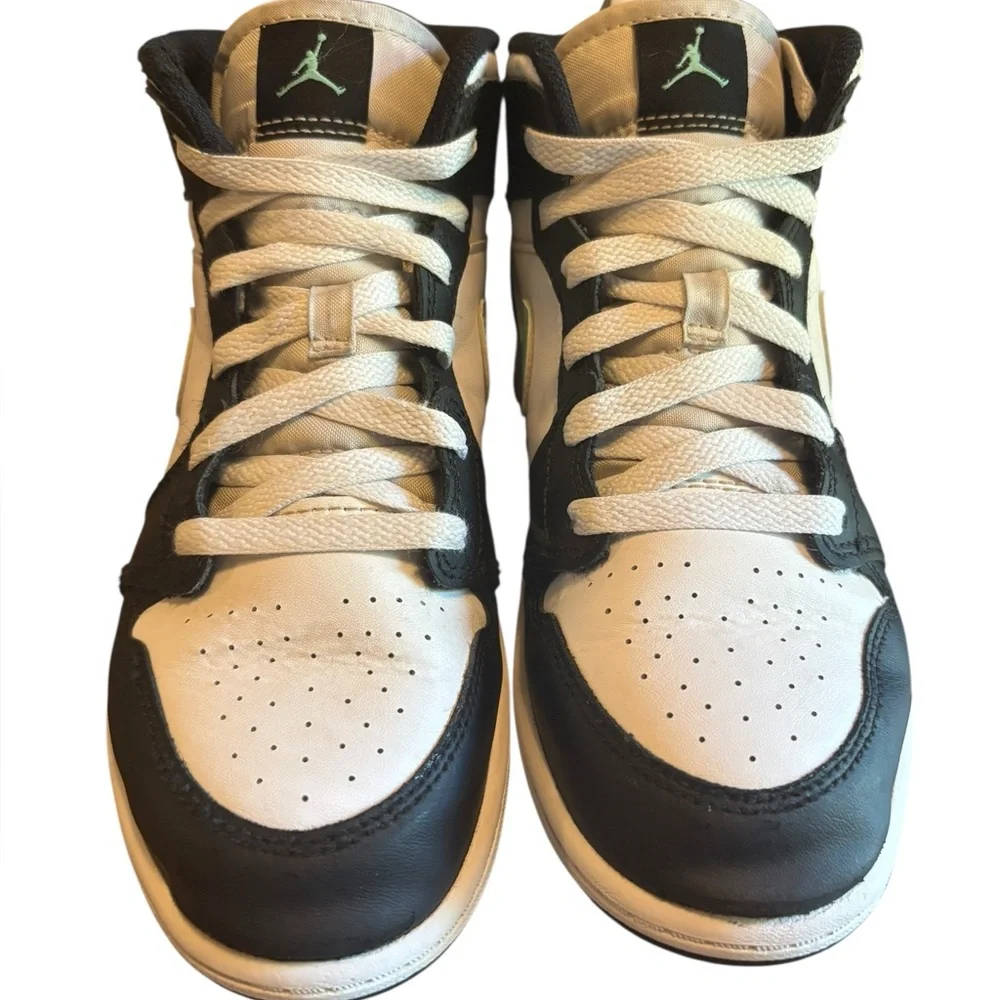 Nike Air Jordan 1 Black and Teal High-Top Sneakers 3y